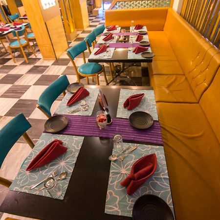 Hotel Aryaas Palayankottai Bagian luar foto