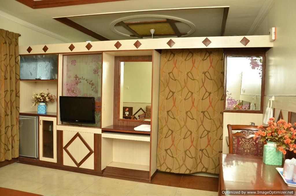 Hotel Aryaas Palayankottai Bagian luar foto