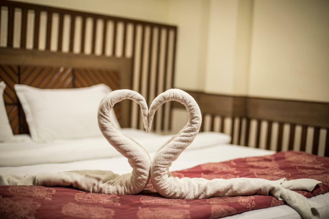 Hotel Aryaas Palayankottai Bagian luar foto