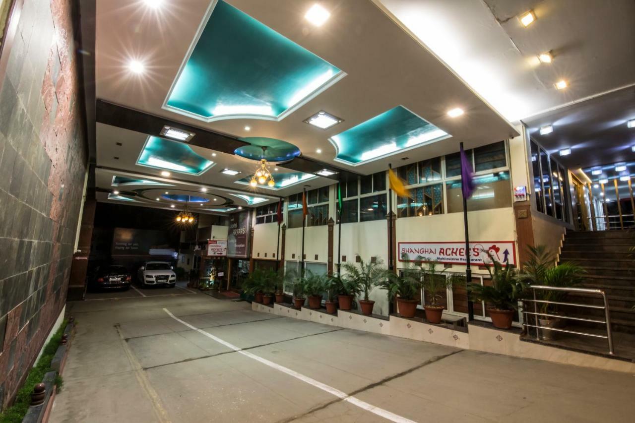 Hotel Aryaas Palayankottai Bagian luar foto