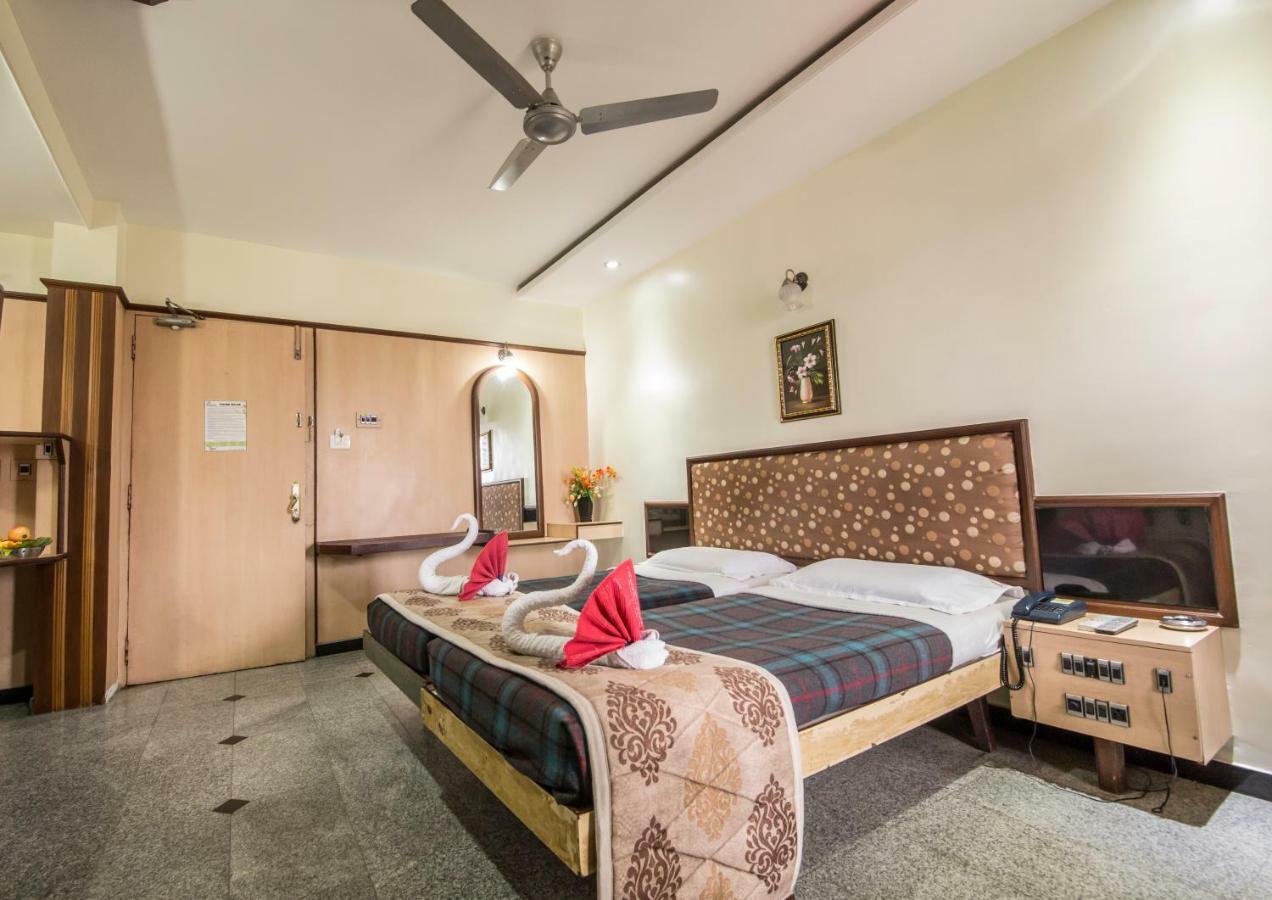 Hotel Aryaas Palayankottai Bagian luar foto