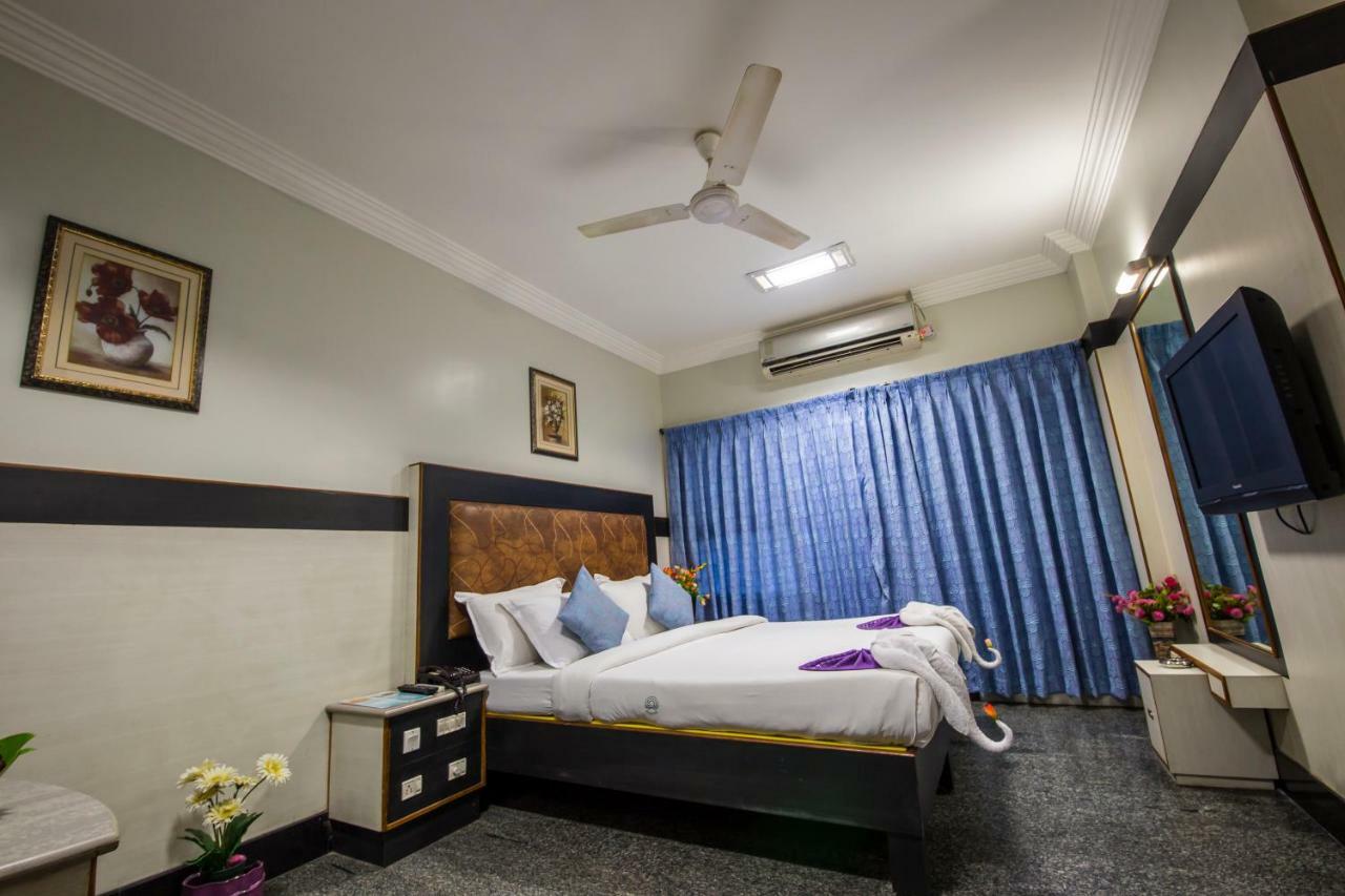 Hotel Aryaas Palayankottai Bagian luar foto