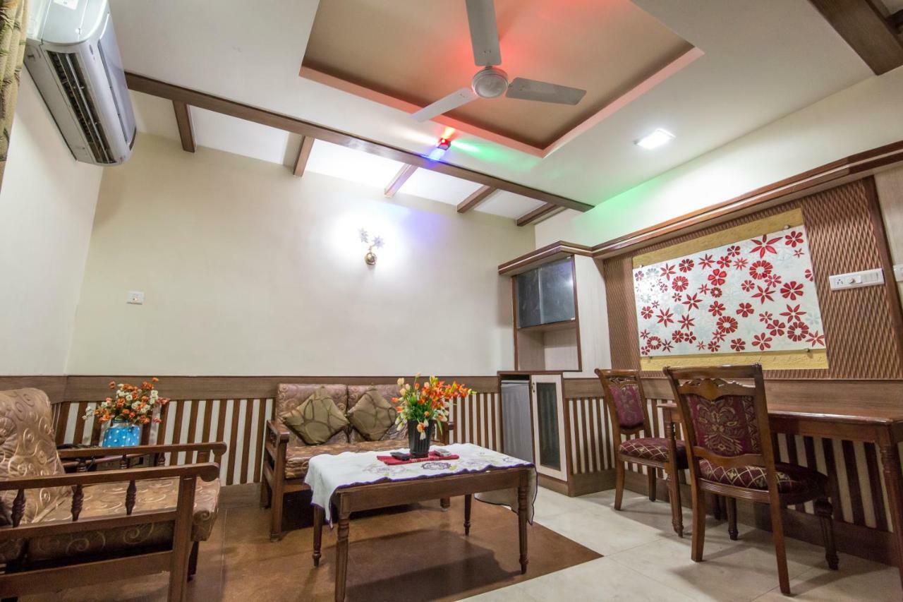 Hotel Aryaas Palayankottai Bagian luar foto