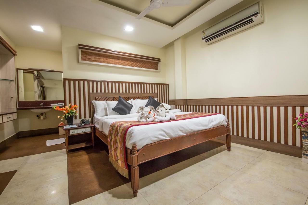 Hotel Aryaas Palayankottai Bagian luar foto