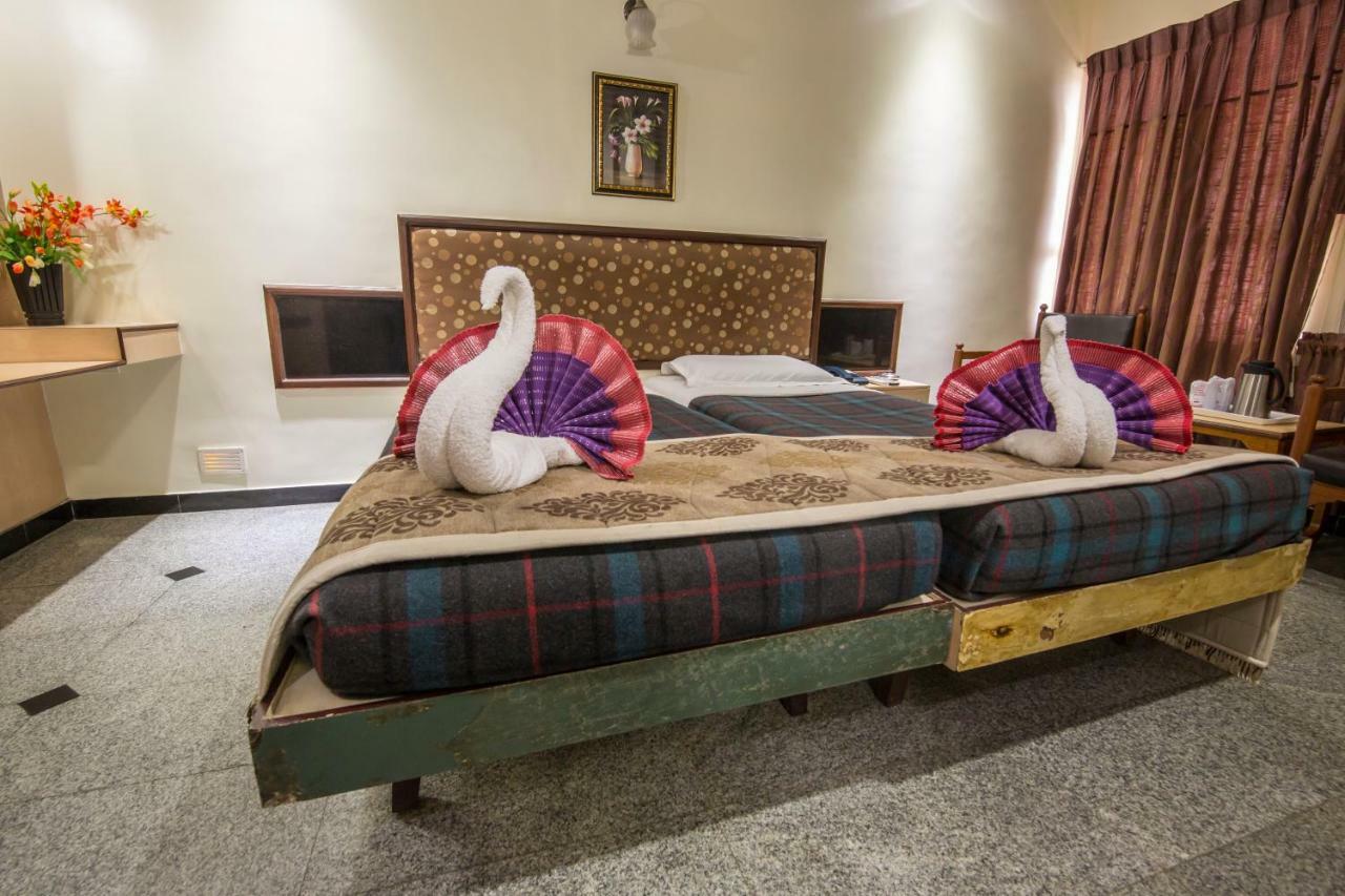 Hotel Aryaas Palayankottai Bagian luar foto