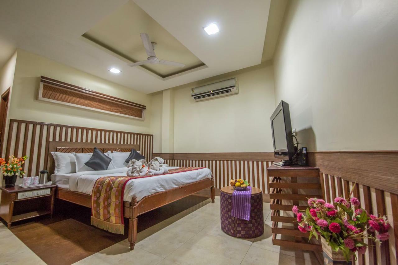 Hotel Aryaas Palayankottai Bagian luar foto