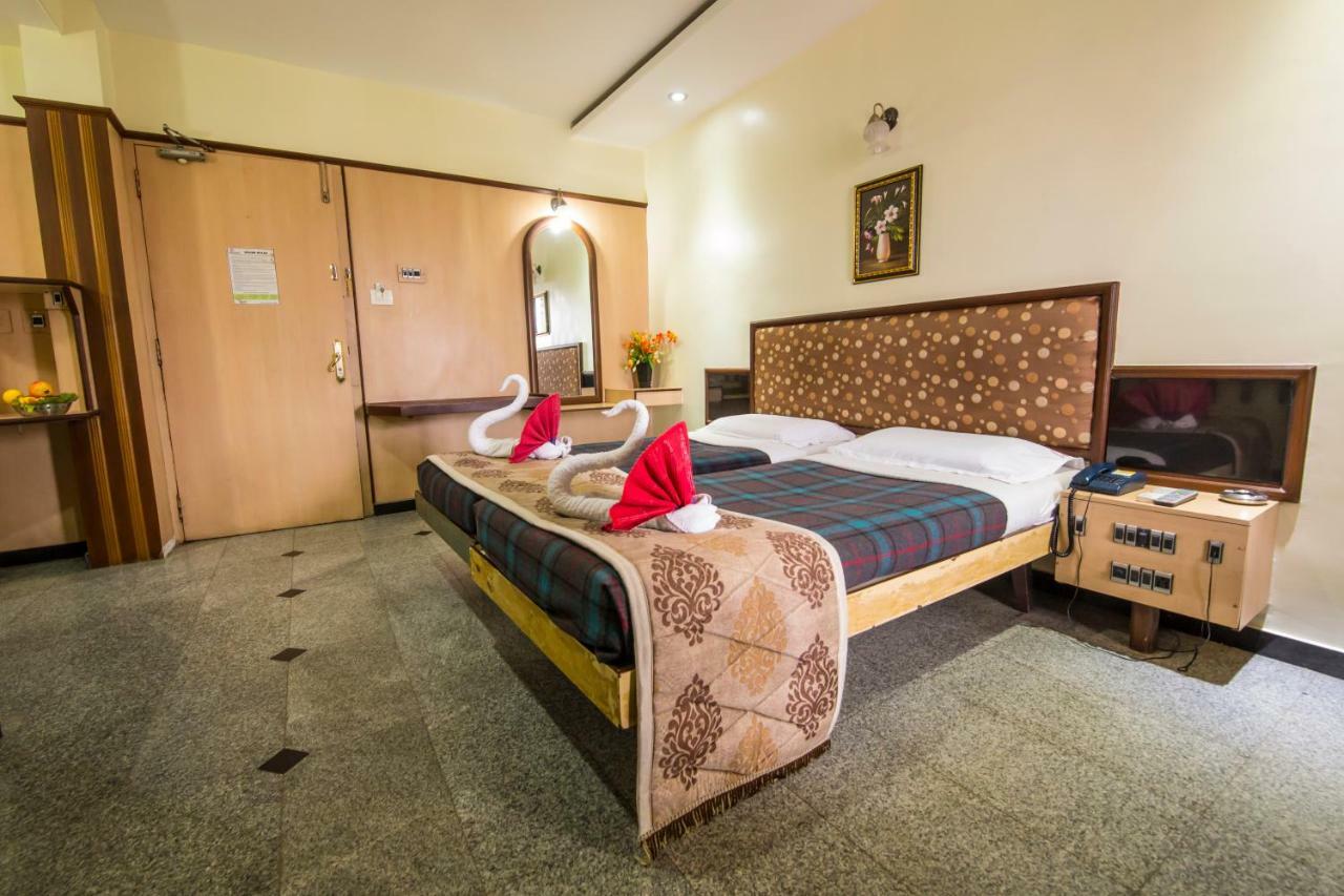 Hotel Aryaas Palayankottai Bagian luar foto