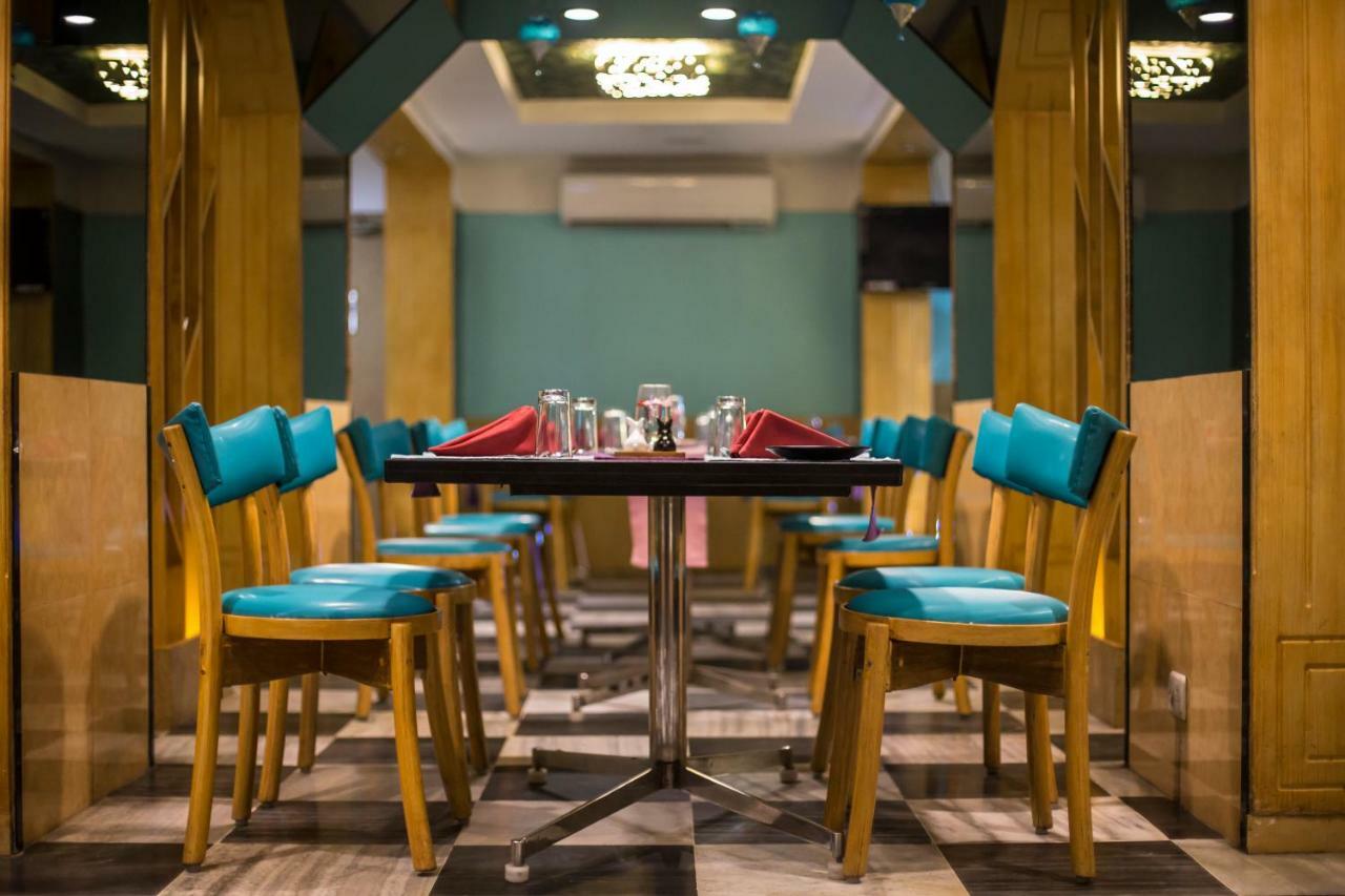 Hotel Aryaas Palayankottai Bagian luar foto
