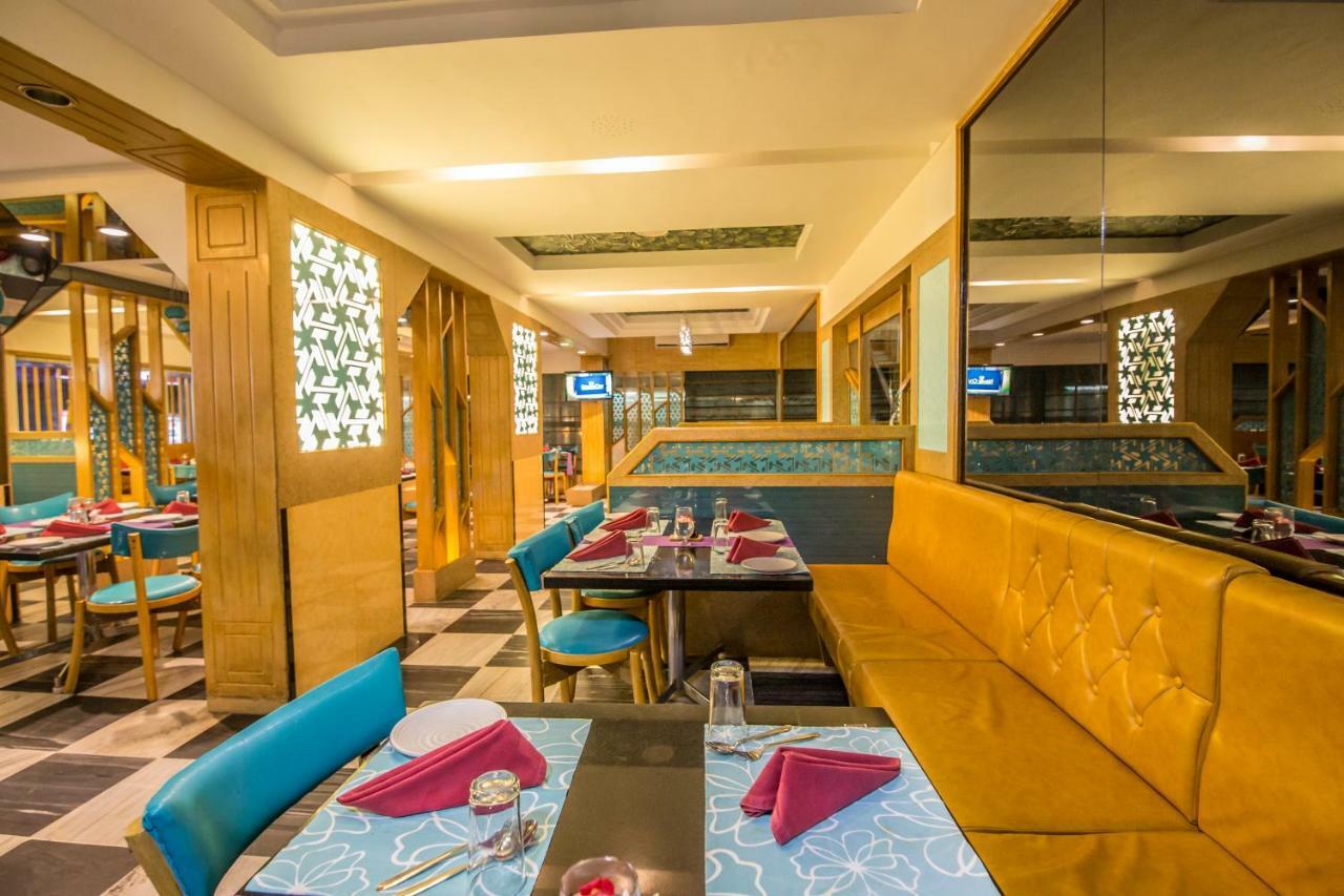 Hotel Aryaas Palayankottai Bagian luar foto