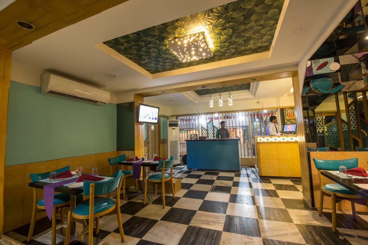 Hotel Aryaas Palayankottai Bagian luar foto