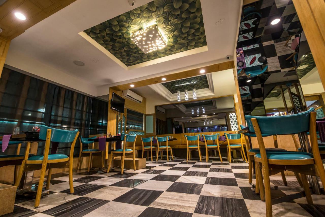 Hotel Aryaas Palayankottai Bagian luar foto