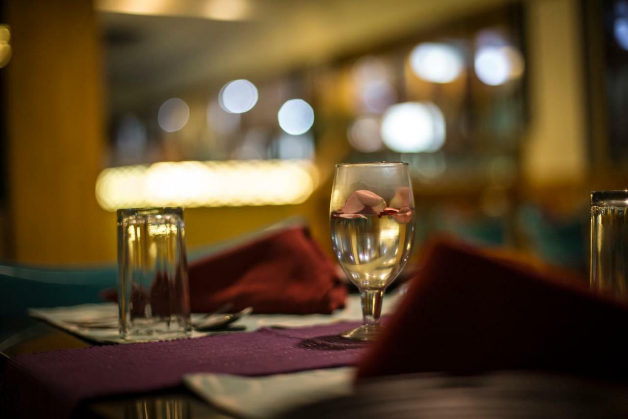 Hotel Aryaas Palayankottai Bagian luar foto