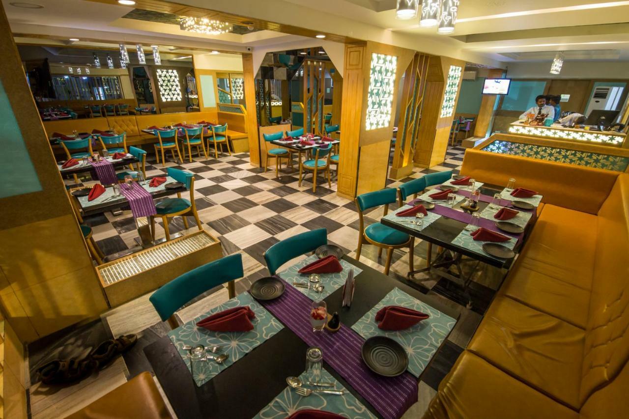 Hotel Aryaas Palayankottai Bagian luar foto