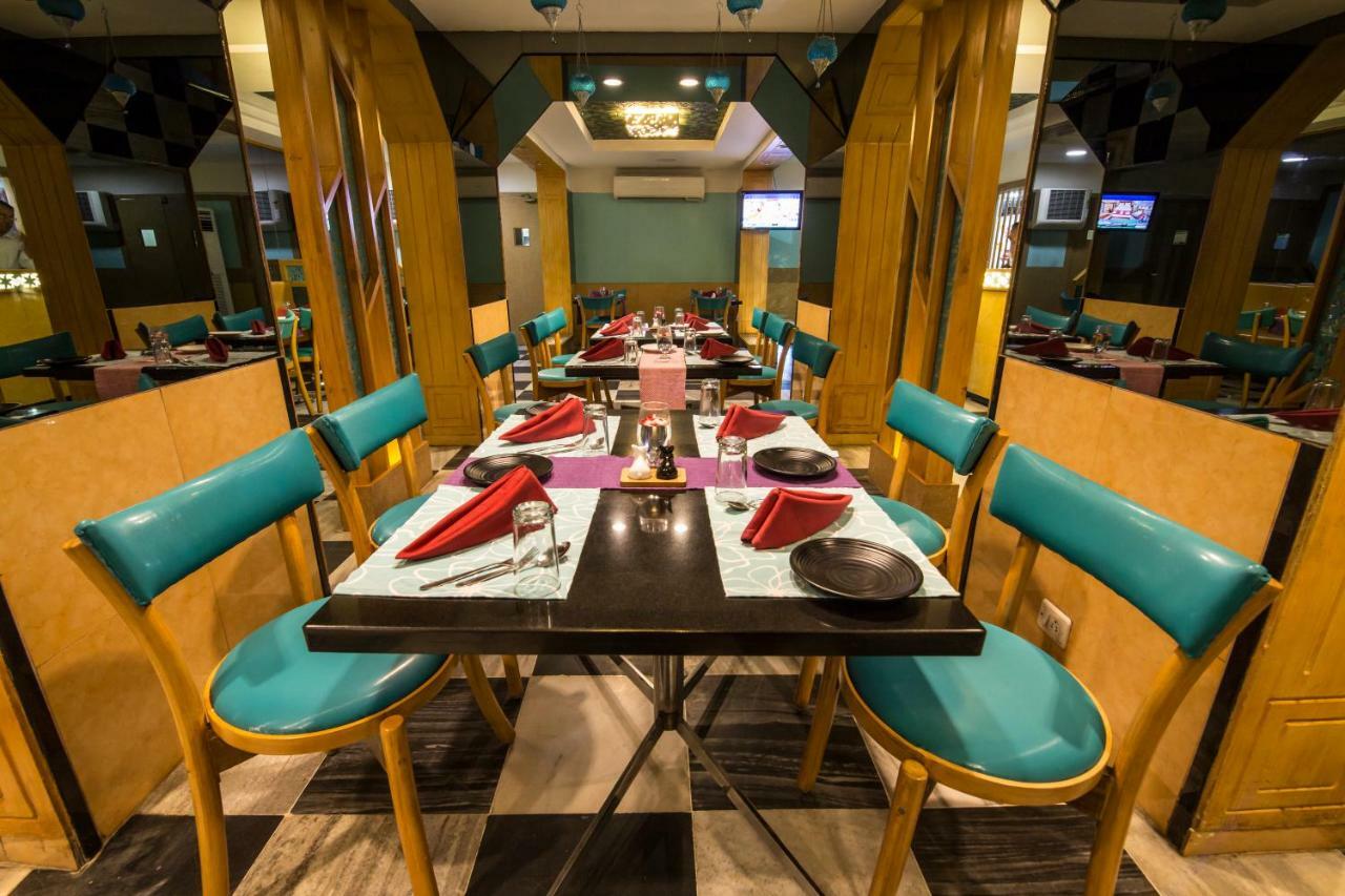 Hotel Aryaas Palayankottai Bagian luar foto
