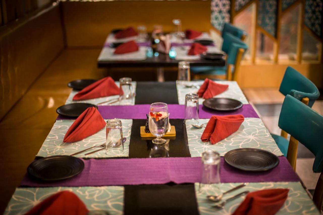 Hotel Aryaas Palayankottai Bagian luar foto