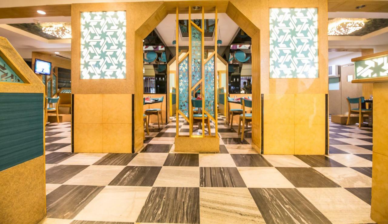 Hotel Aryaas Palayankottai Bagian luar foto